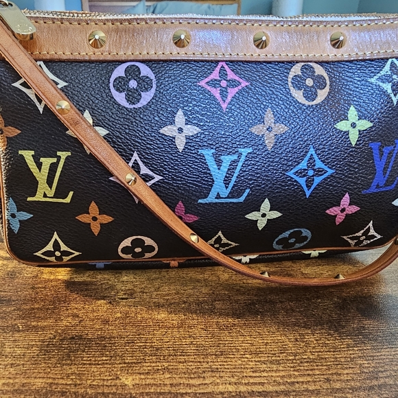 Louis Vuitton Murakami Mulitcolor Black Pochette. Great Condition! - Picture 2 of 9
